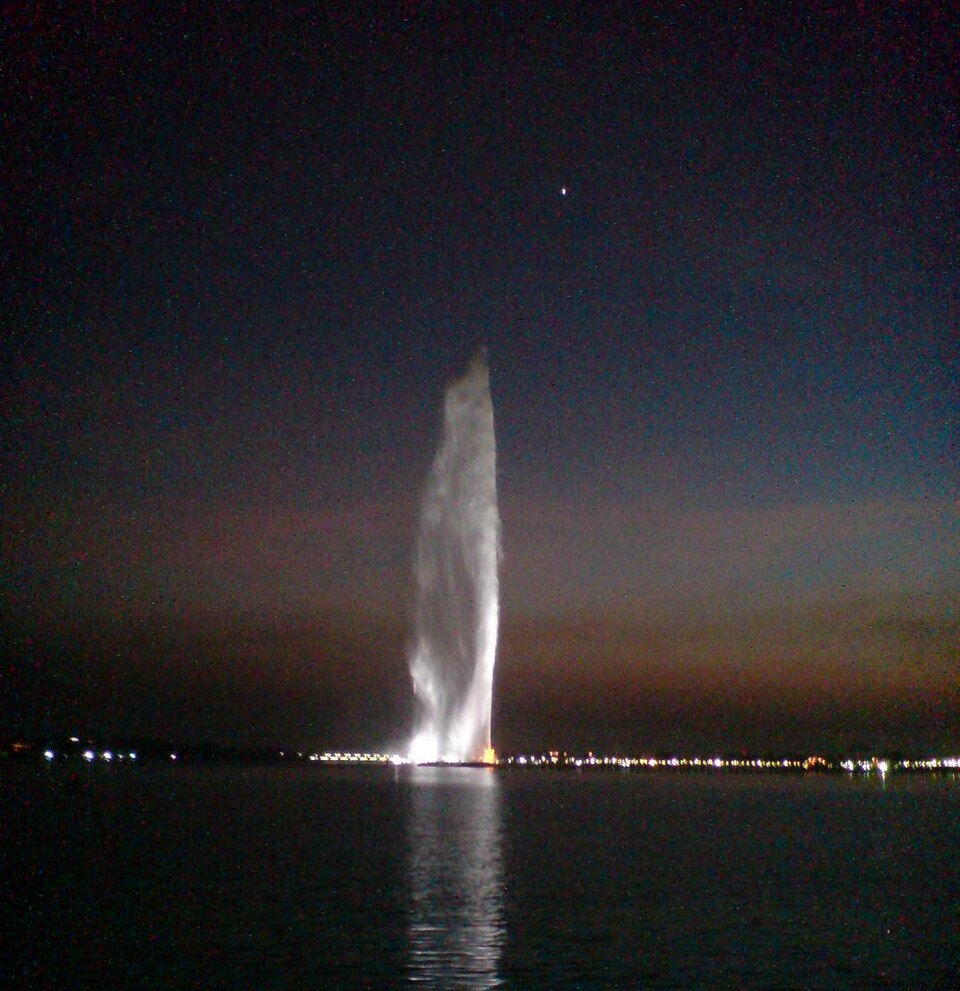 Fayl:King Fahd's Fountain.jpg