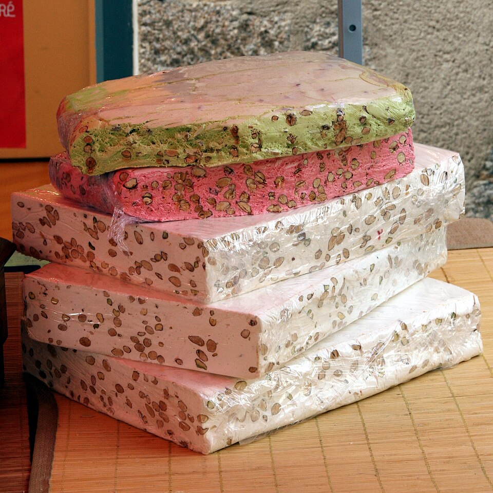 Fayl:Nougat de Montélimar - 20090704.jpg
