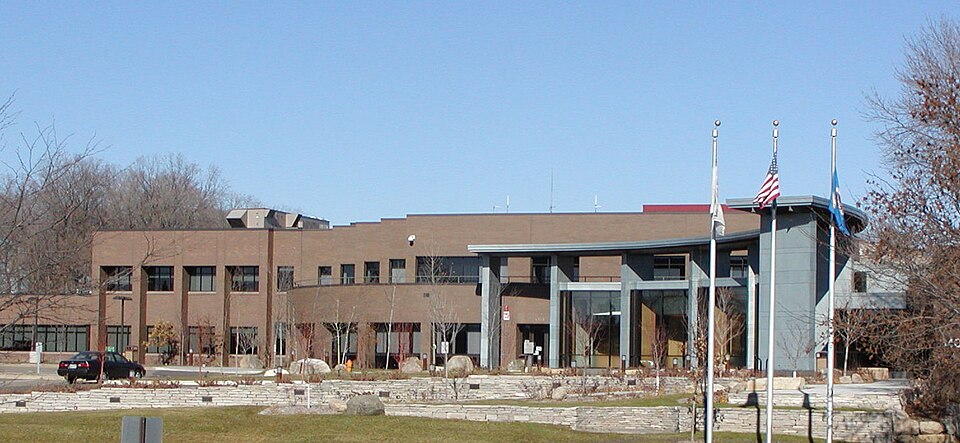Fayl:PlyCityHall.jpg