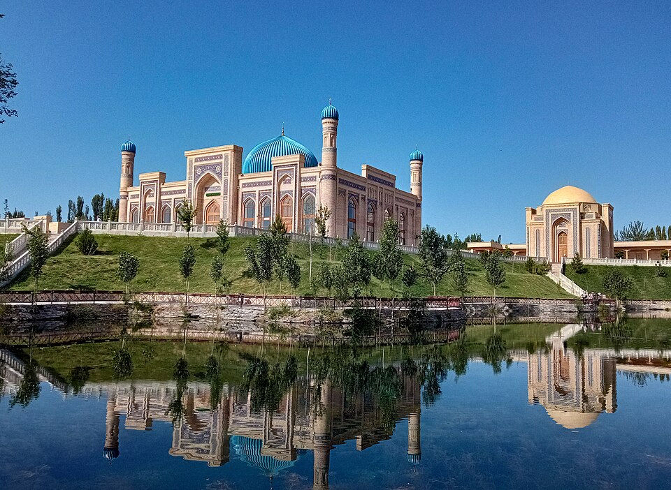 Fayl:Sulton Uvays Qaroniy masjidi kompleks.jpg