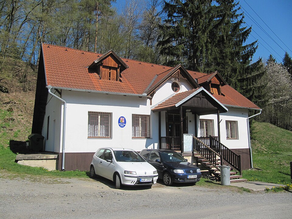 Fayl:Věstín, OÚ.jpg