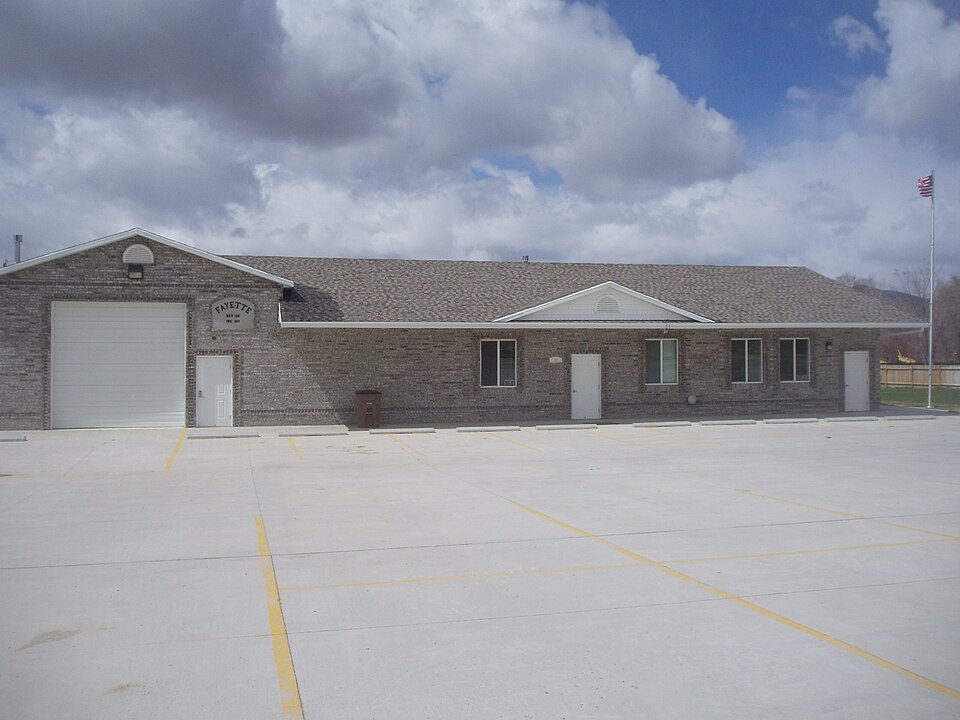 Fayl:Fayette Utah town hall.jpeg