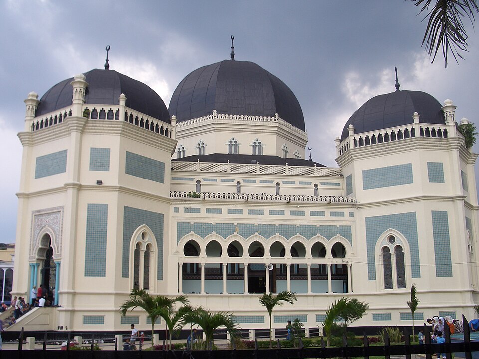 Fayl:Great Mosque Medan Indonesia.JPG
