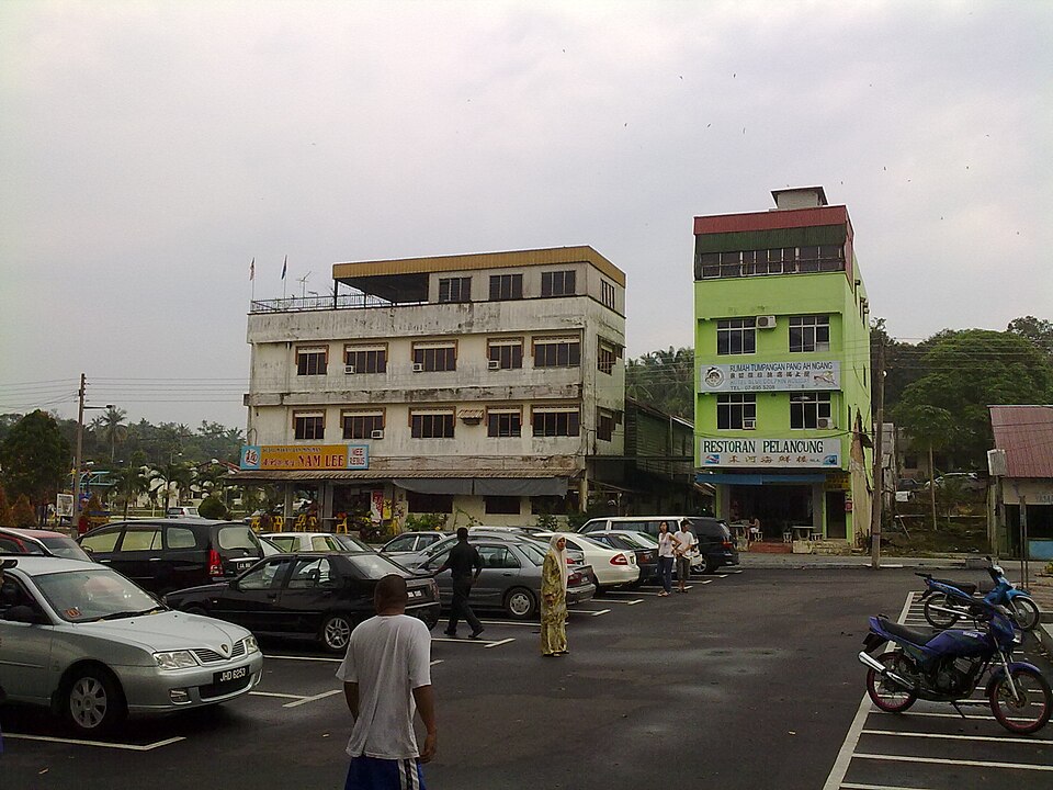 Fayl:Main building in Teluk Sengat.jpg