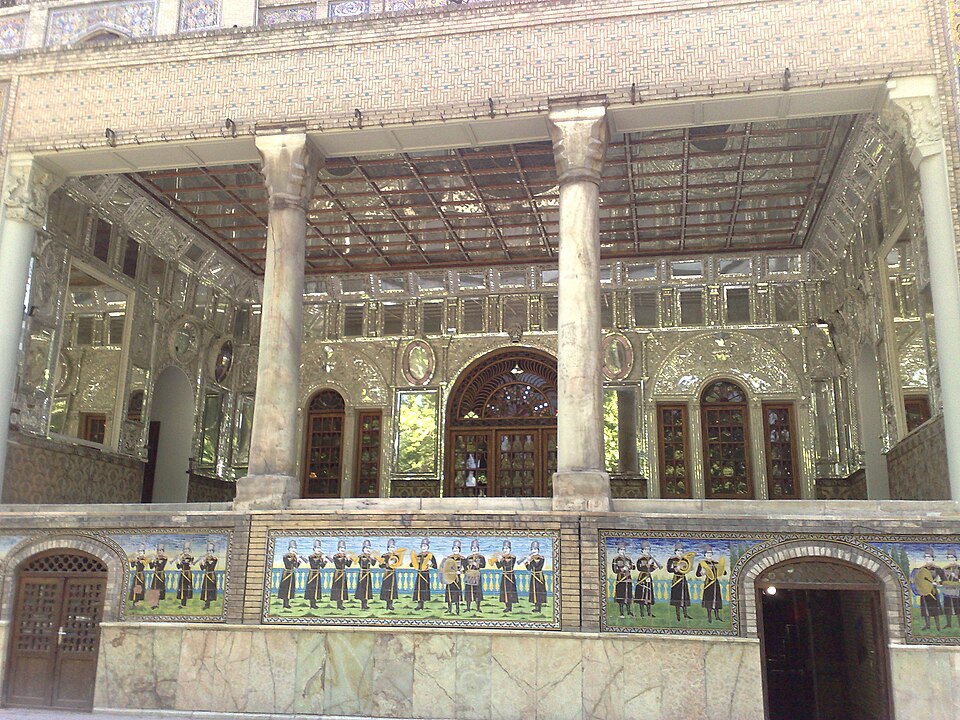 Fayl:Shams-ol-Emareh Iwan.jpg