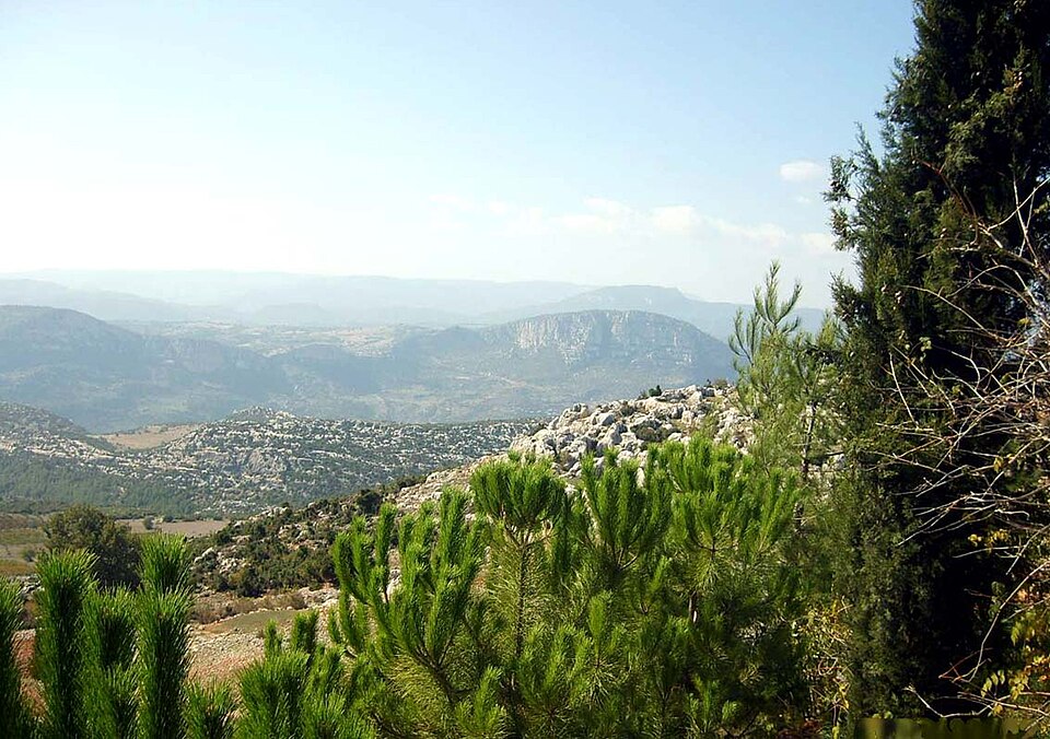 Fayl:Toros Mountains near Mersin.jpg