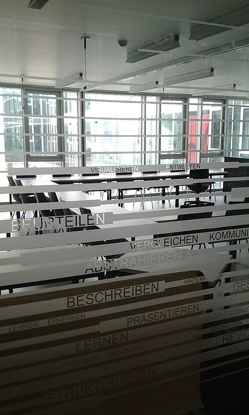 Fayl:Unipark innen 4.jpg