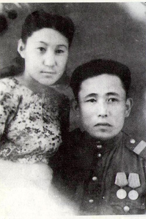 Fayl:С супругом Сулеймановым О.jpg