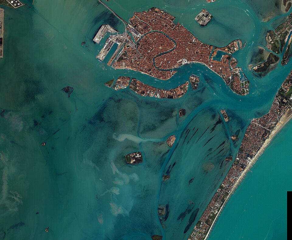 Fayl:2001-NASA-Satellitenaufnahme Venedig.jpg
