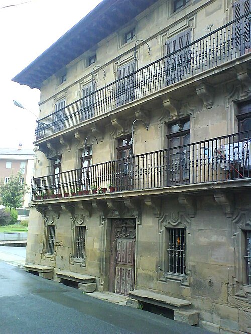 Fayl:Cegama, edificio 1.JPG
