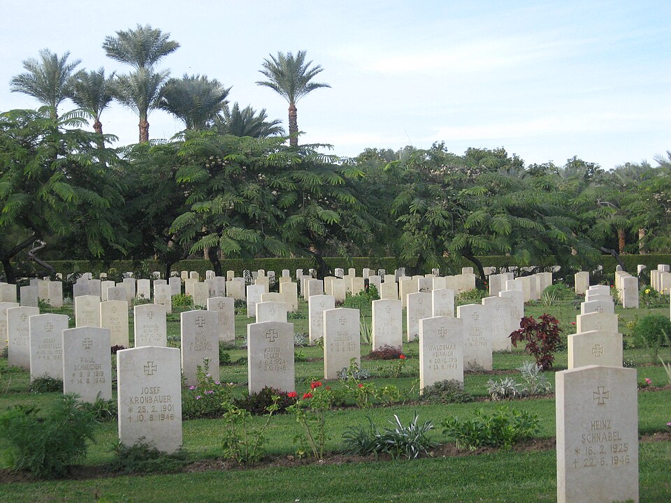 Fayl:Fayed War Cemetery Pows.jpg