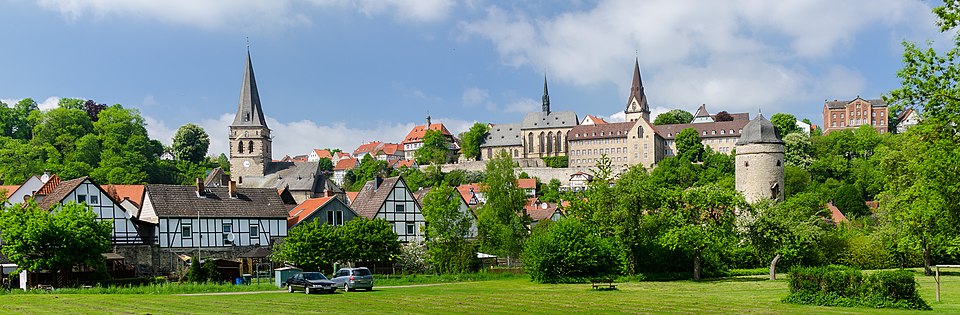 Fayl:Stadtpanorama-Warburg-2013.jpg