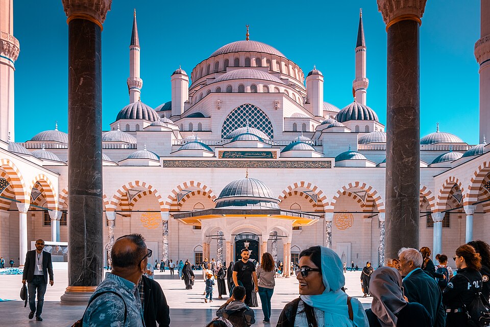 Fayl:Çamlıca Mosque front view.jpg