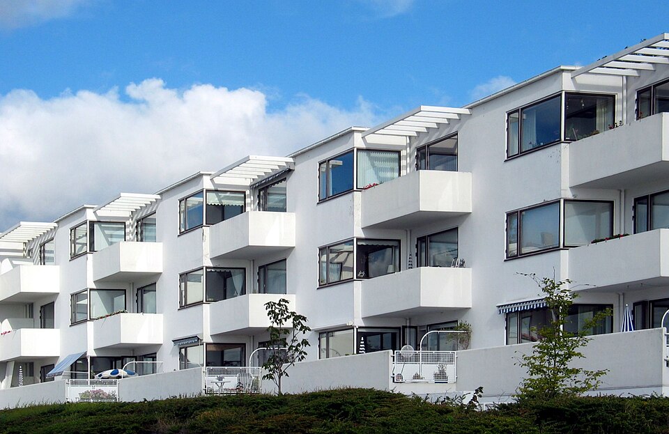 Fayl:Arne Jacobsen Bellavista 2005-07.jpg