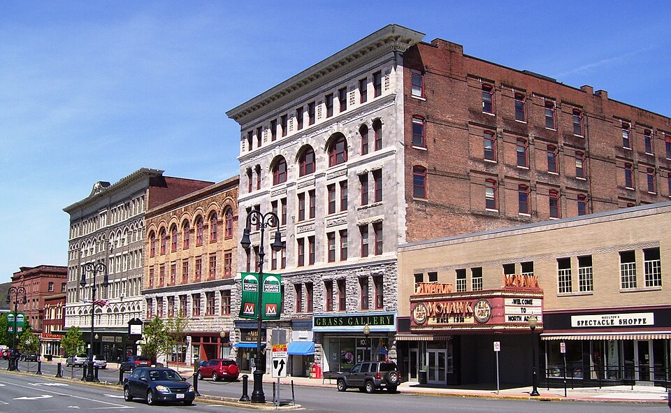 Fayl:Main Street North Adams.jpg