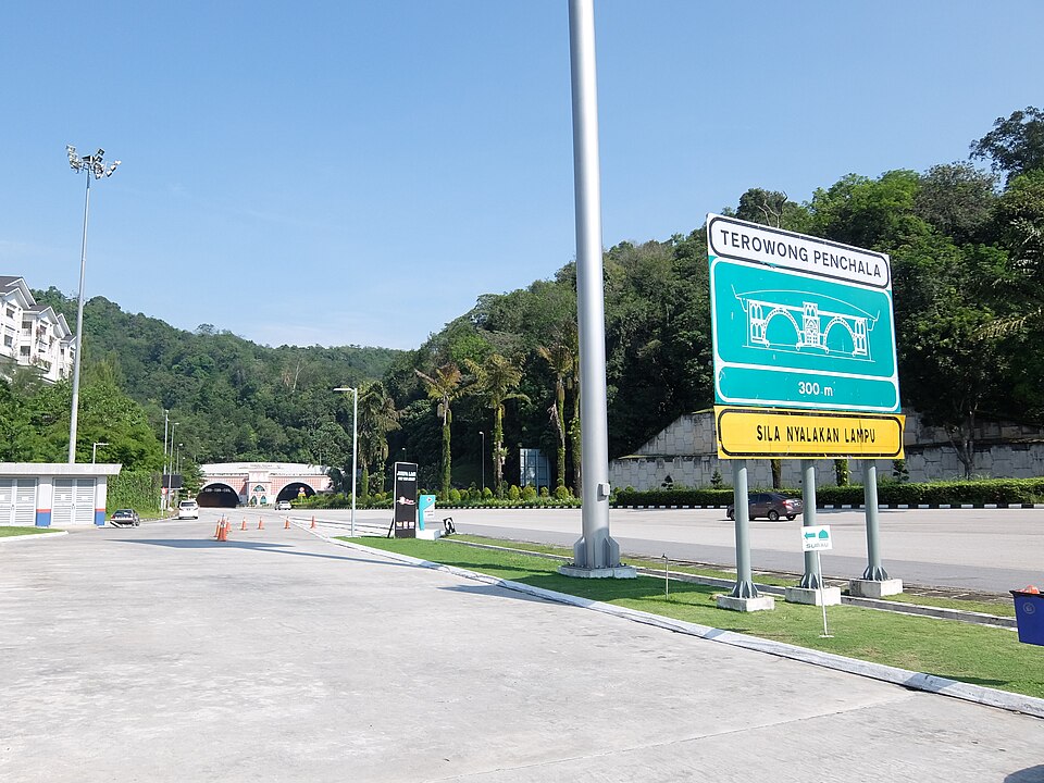 Fayl:Penchala Tunnel.jpg