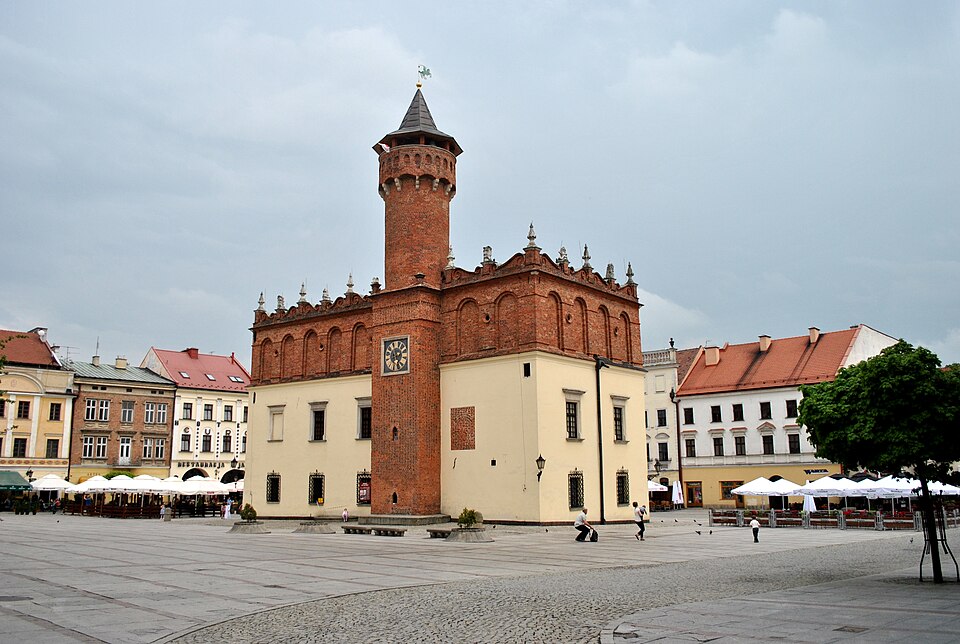 Fayl:Ratusz w Tarnowie 1.jpg