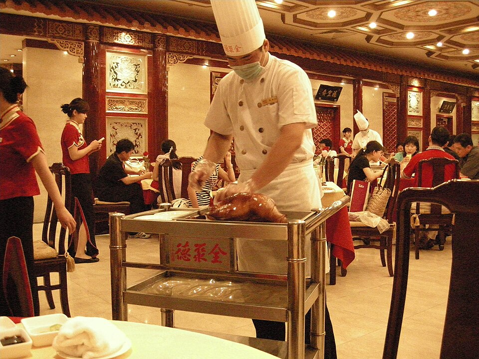 Fayl:Carving up our duck.jpg