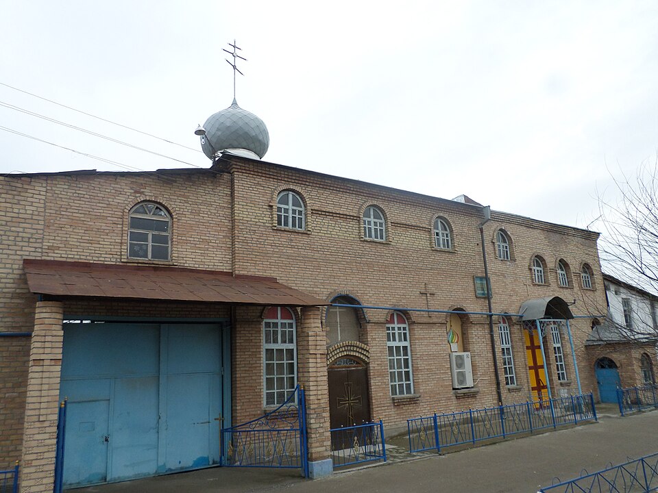 Fayl:Church in Yangiyol.JPG