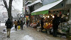 Tajrishning eski bozorlari ichida.