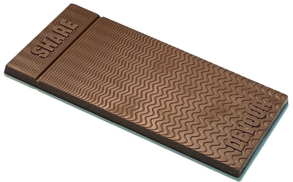 Fayl:MrBeast Bar Side Shot.jpg