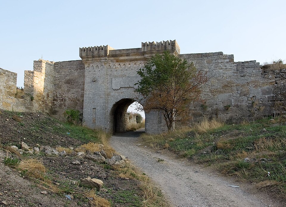 Fayl:Yenikale Eastern Gate.jpg