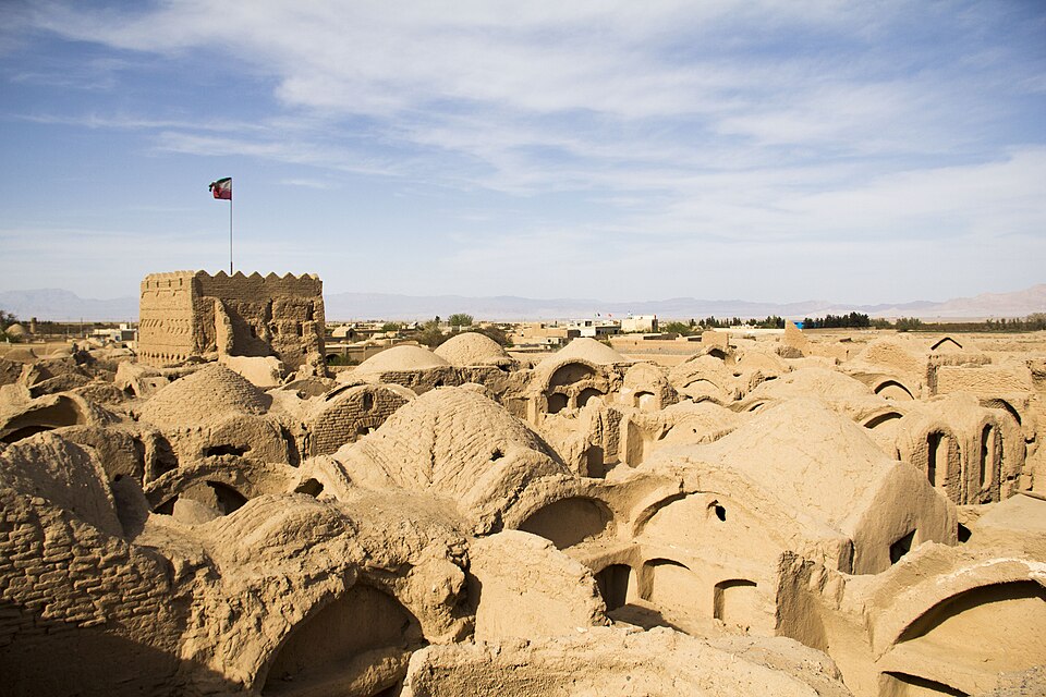 Fayl:1قلعه سر یزد.jpg