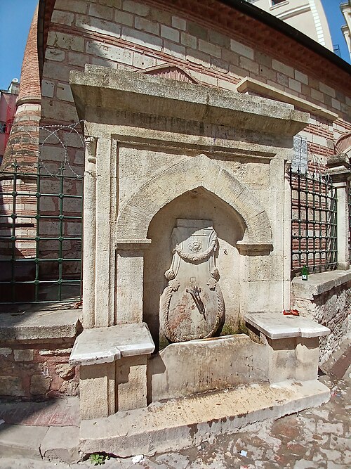 Fayl:Bereketzade Ali Efendi Camii Çeşmesi.jpg