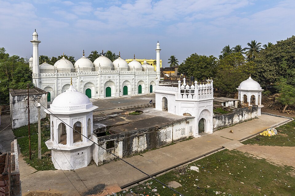 Fayl:Chawk Masjid, Murshidabad.jpg