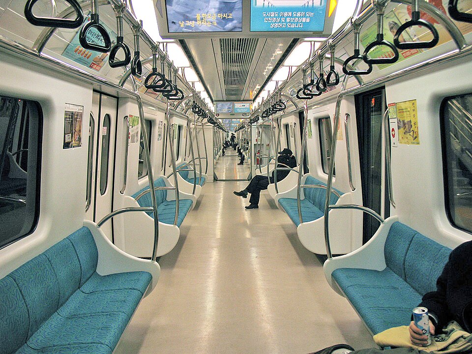 Fayl:DJET Line 1 Car-Interior.JPG