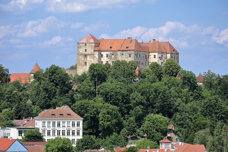 Fayl:Neulengbach - Schloss.JPG