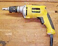 DeWalt qo'l dreli.