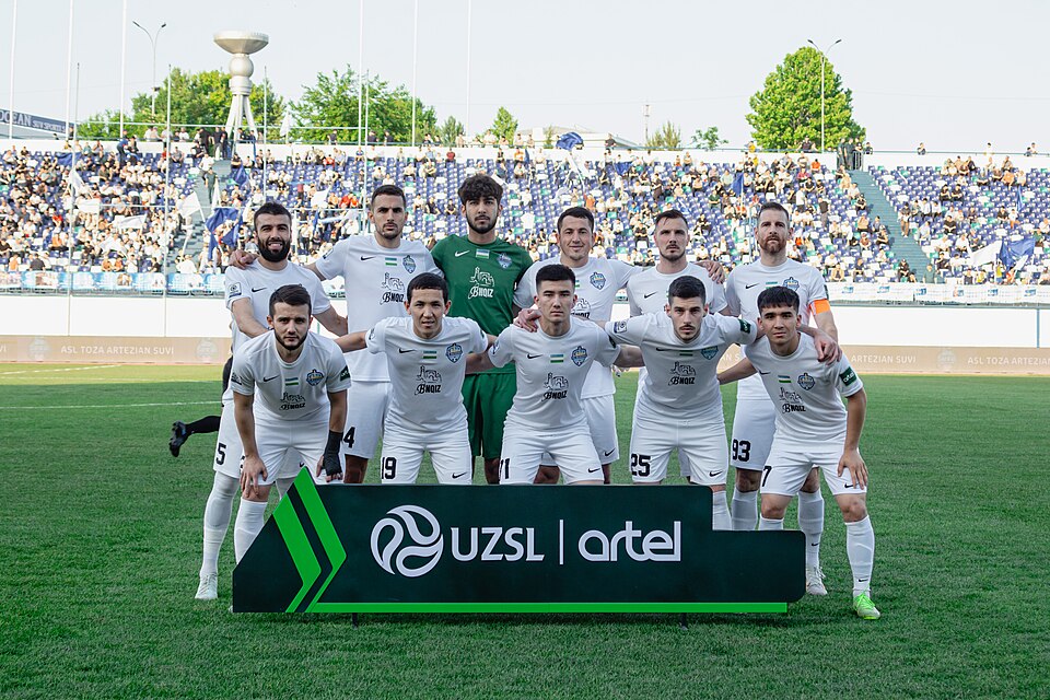 Fayl:FC Bukhara 2025 squad.jpg