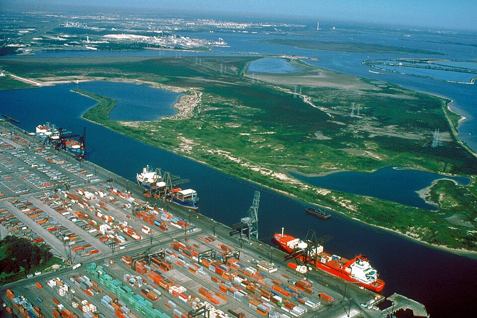 Fayl:Houston Ship Channel Barbours Cut.jpg