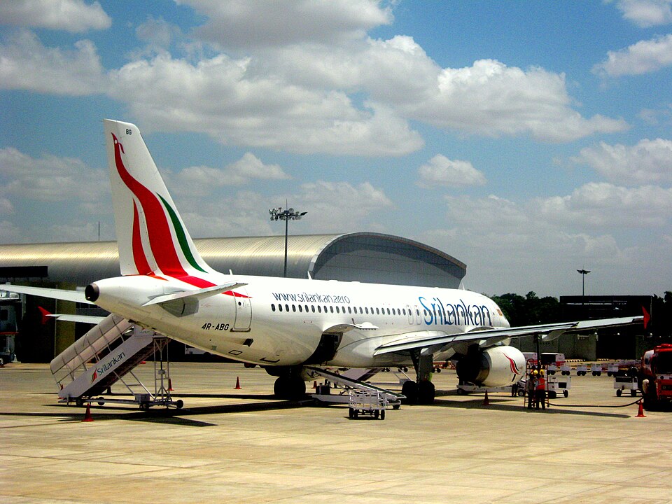 Fayl:Srilankantrichyparking.jpg