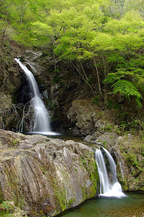 Fayl:Ueno ryujin fall.jpg