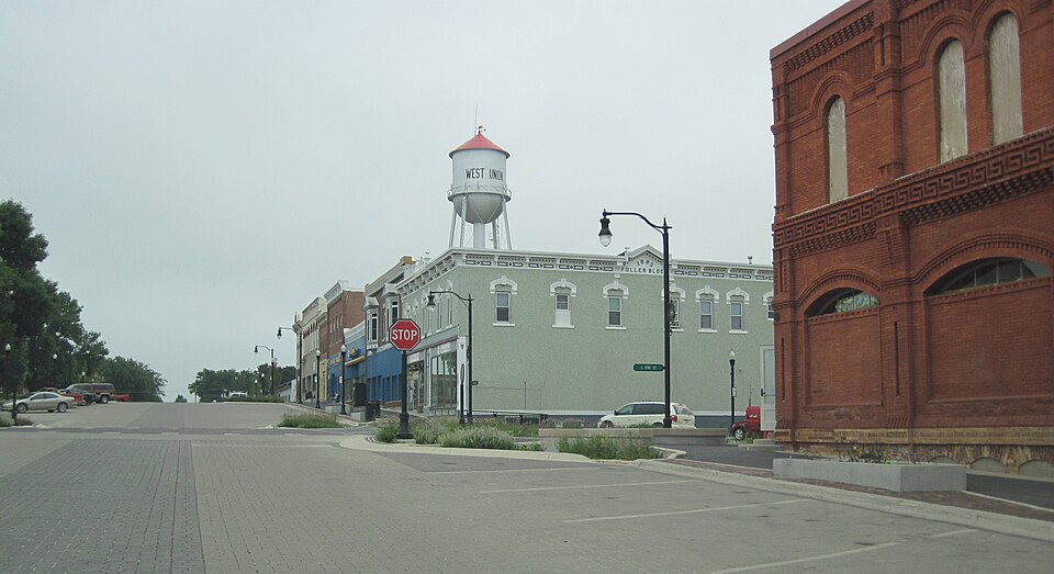 Fayl:West Union, Iowa - Watertower.jpg