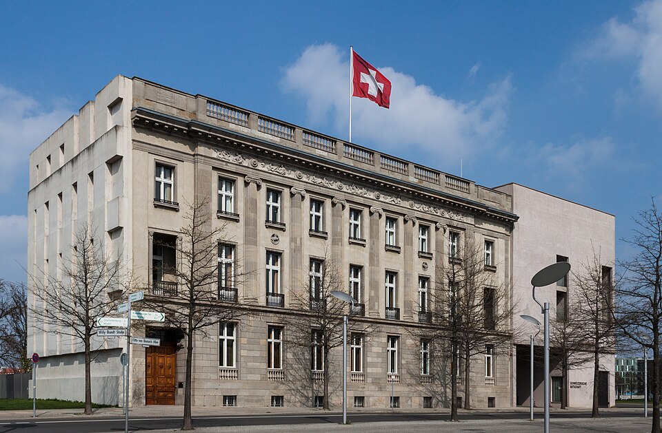 Fayl:Berlin Schweizerische Botschaft.jpg
