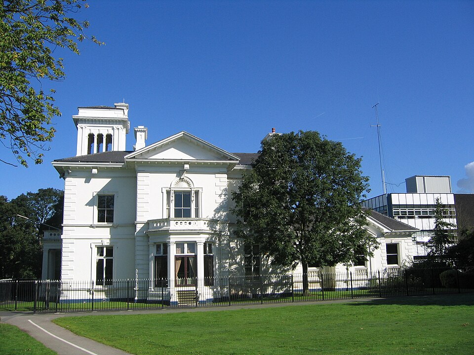 Fayl:Halton Grange, Runcorn.jpg