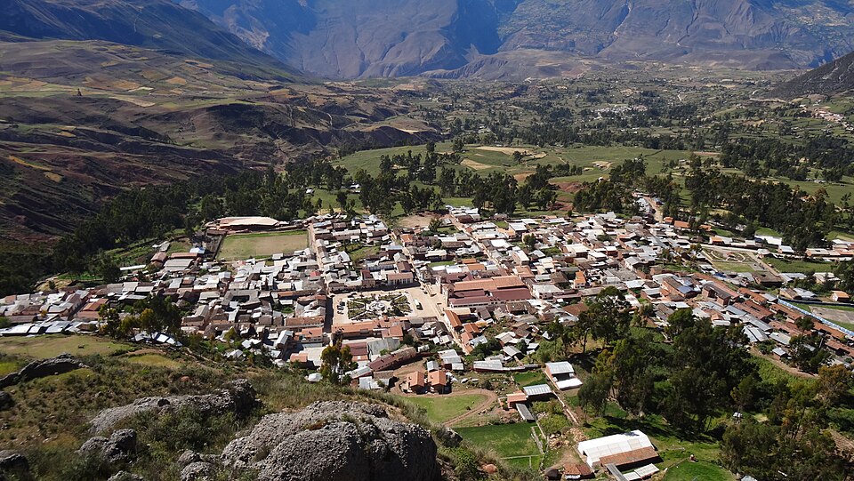 Fayl:Llamellín 06997.jpg