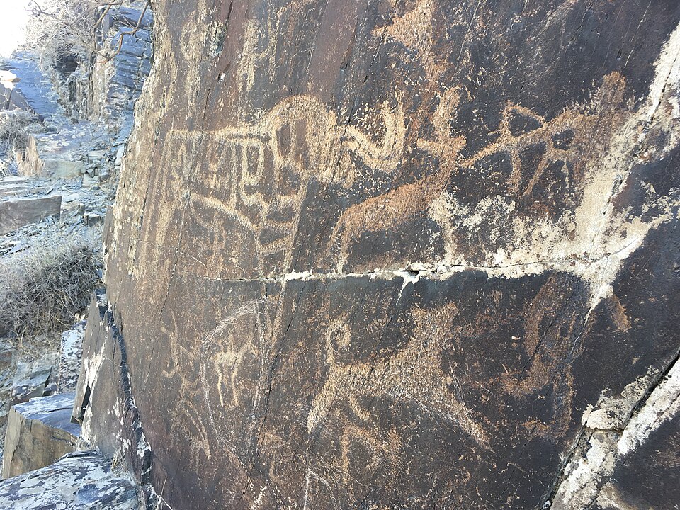 Fayl:Petroglyphs of animals.jpg