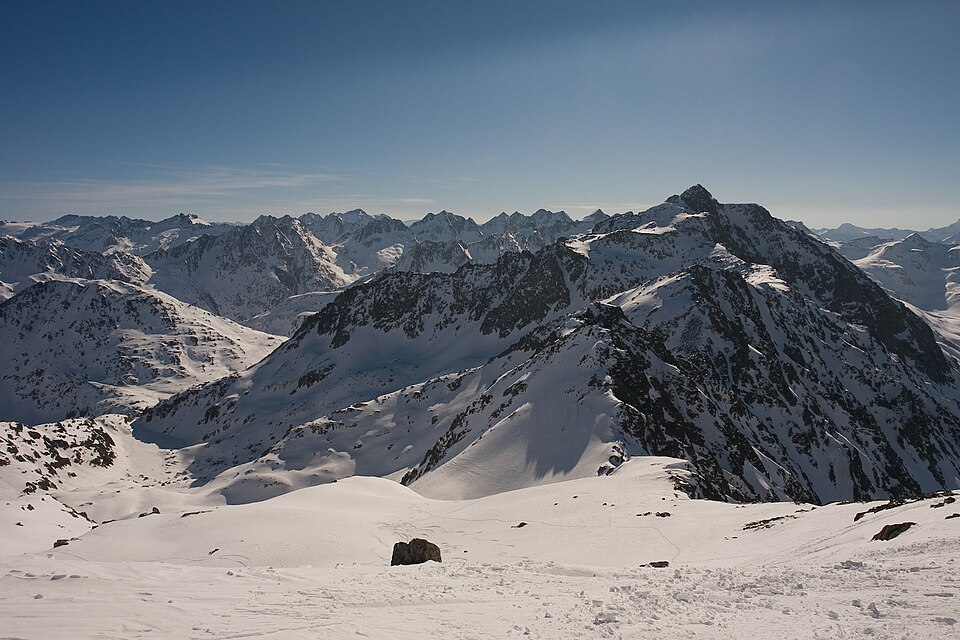 Fayl:Piz Badus.jpg