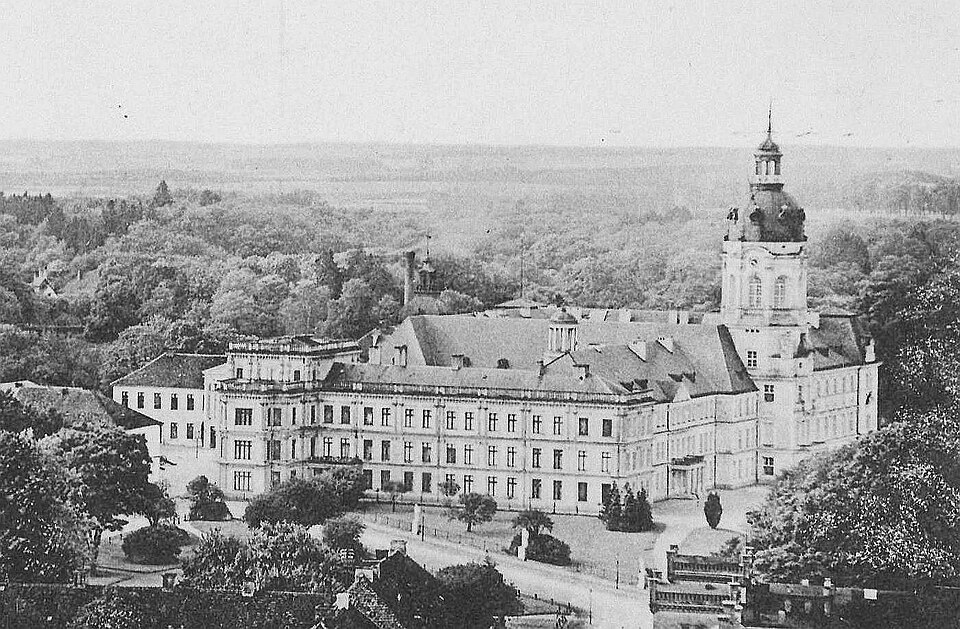 Fayl:Schloss Neustrelitz (um 1900).jpg