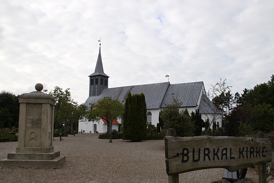Fayl:Burkal Kirke.jpg