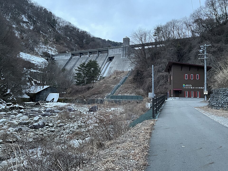 Fayl:Kagagiri dam nagano japan.jpg