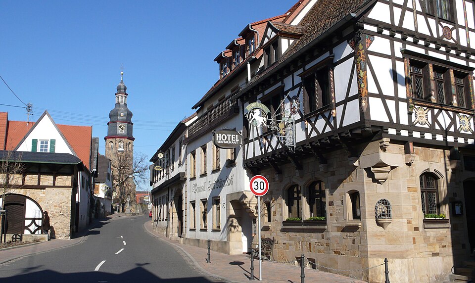 Fayl:Kallstadt Hauptstrasse.jpg