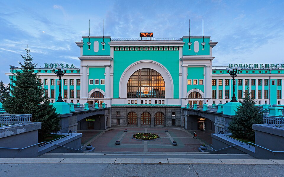 Fayl:Novosibirsk Glavny Station 07-2016 img3.jpg