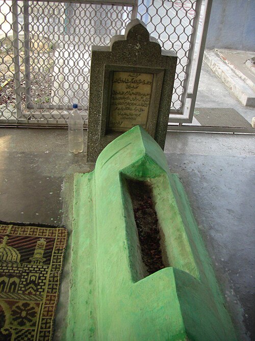 Fayl:Grave of Shah Waliullah Dehlawi.jpg