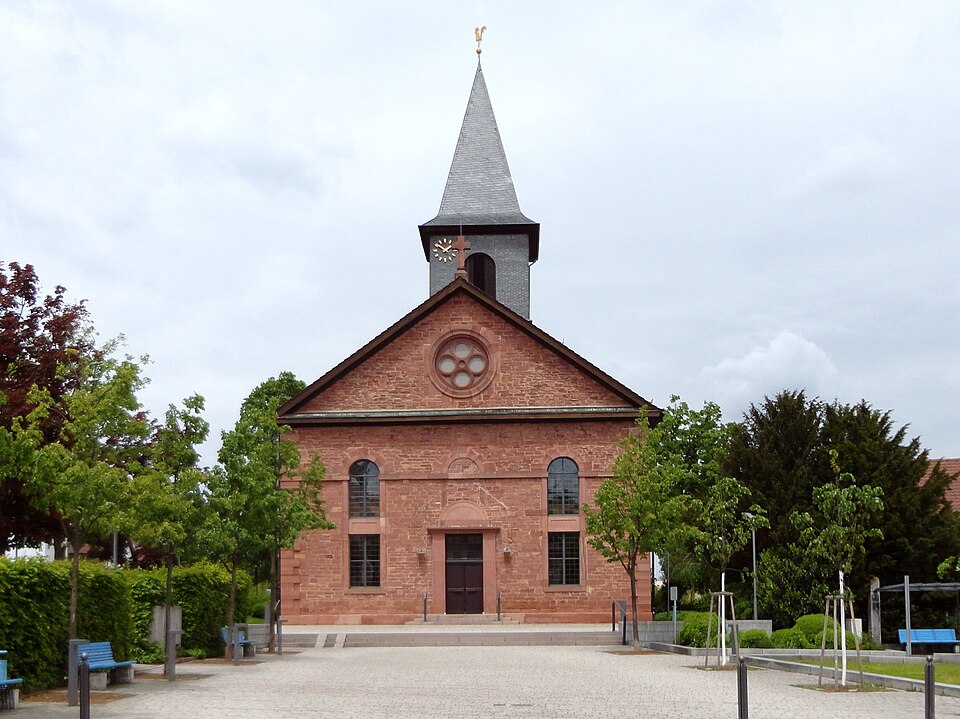Fayl:Kirche Birkenfeld 2013-05-27.jpg