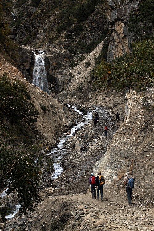 Fayl:Mustang-Syangboche to Samar-28-Wasserfall-2015-gje.jpg